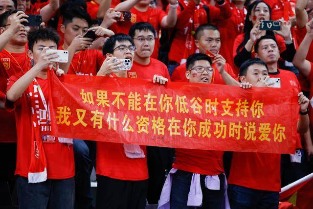 图赫尔：赖斯是英格兰队的副队长 贝林厄姆潜在首发之一但需竞争